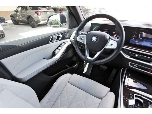 Used 2024 BMW X7 xDrive40i w/ Climate Comfort Package AWD/4WD image 12