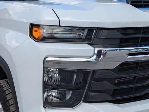 Used 2024 Chevrolet Silverado 2500 LT AWD/4WD image 10