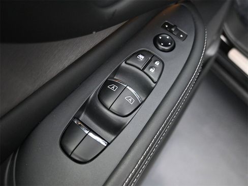 Used 2024 Nissan Murano SL image 4