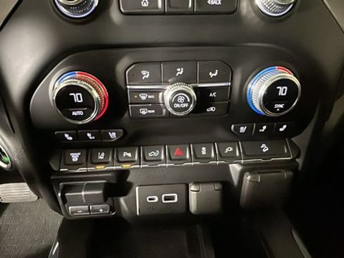 Used 2023 GMC Sierra 2500 Denali w/ Denali Ultimate Package AWD/4WD image 23