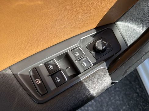 Used 2019 Volkswagen Tiguan SEL R-Line AWD/4WD image 13