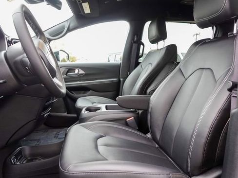 New 2026 Chrysler Voyager LX image 12