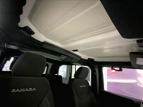 Used 2018 Jeep Wrangler Unlimited Sahara image 25