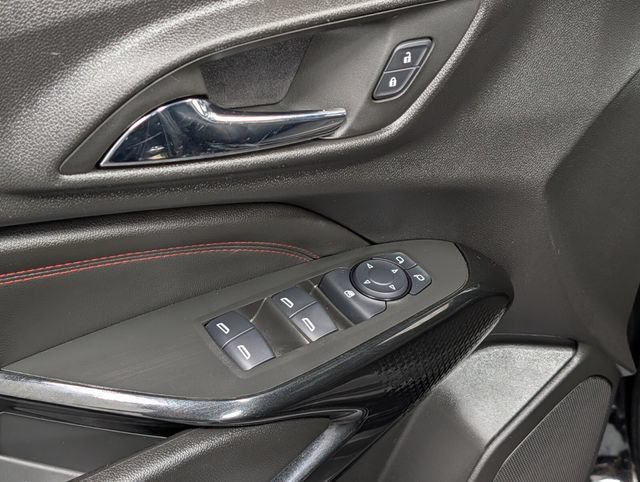 Used 2025 Chevrolet Trax RS w/ Sunroof Package FWD image 17