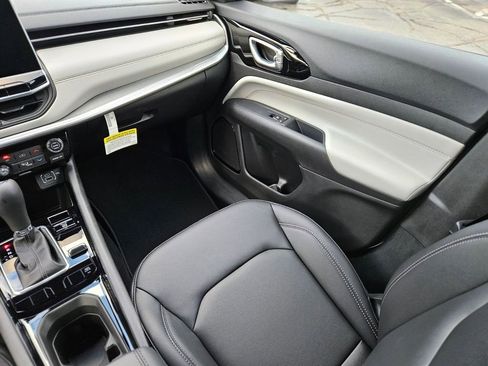 New 2026 Jeep Compass Limited image 15