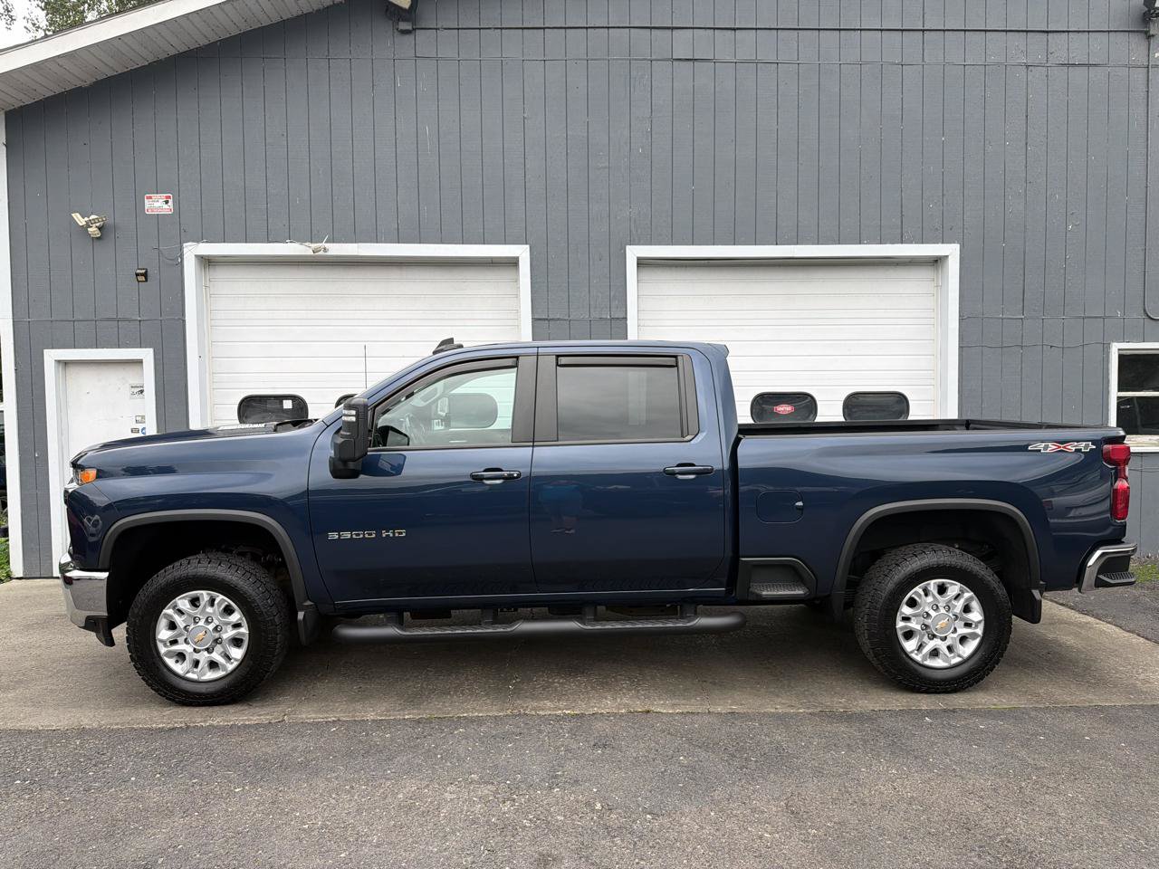 Used 2022 Chevrolet Silverado 3500 LT w/ All Star Edition AWD/4WD image 7