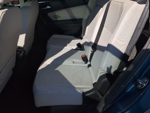 Used 2018 Volkswagen Tiguan SE w/ Panoramic Sunroof Package image 25