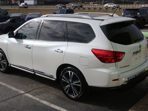 Used 2018 Nissan Pathfinder Platinum image 12