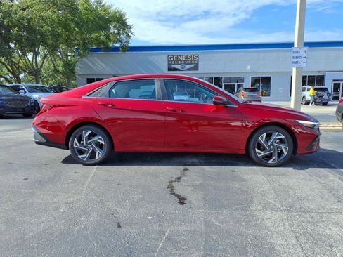 New 2025 Hyundai Elantra Limited image 8