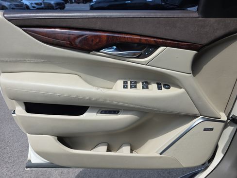 Used 2015 Cadillac Escalade Luxury RWD image 19