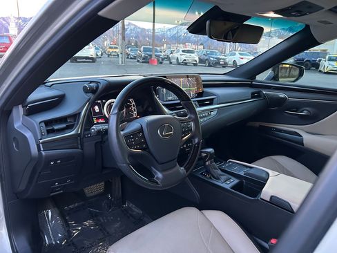 Used 2021 Lexus ES 300h Ultra Luxury image 10