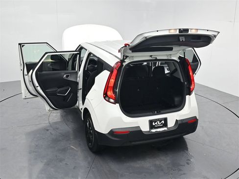 Certified 2022 Kia Soul LX w/ Technology Package image 48