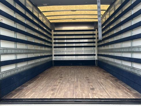 Used 2018 Isuzu NPR RWD image 12