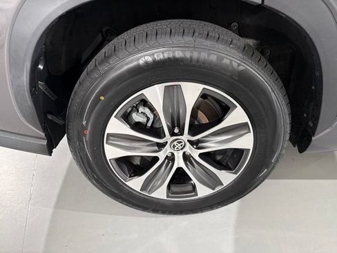 Used 2021 Toyota Highlander XLE FWD image 15