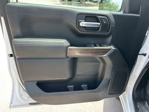Used 2020 Chevrolet Silverado 1500 LT RWD image 16