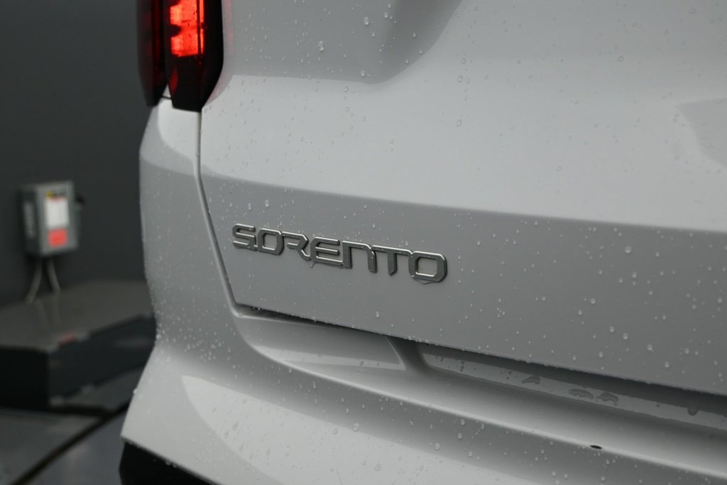 Used 2023 Kia Sorento EX w/ Panoramic Sunroof Package FWD image 13