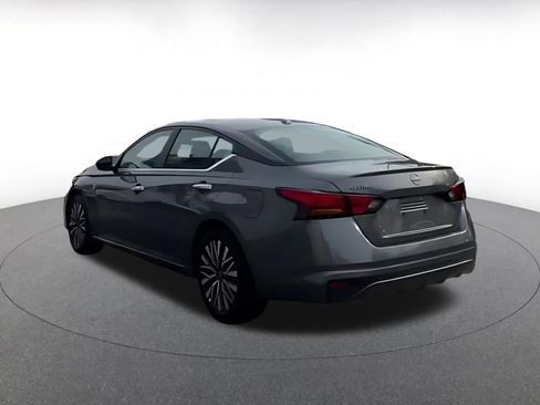 Used 2025 Nissan Altima 2.5 SV image 10
