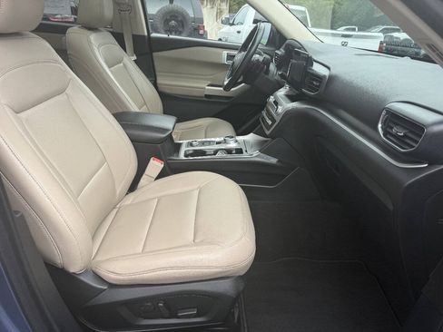 Used 2021 Ford Explorer XLT w/ Equipment Group 202A AWD/4WD image 14