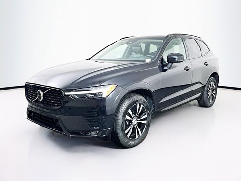 Used 2025 Volvo XC60 B5 Core image 3