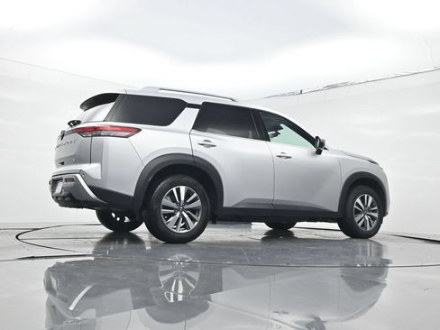 Used 2025 Nissan Pathfinder SL FWD image 21