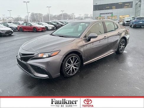 Used 2024 Toyota Camry SE image 16