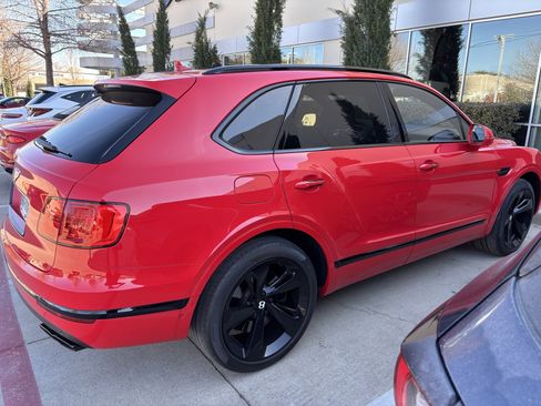 Used 2019 Bentley Bentayga image 9