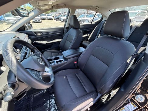 Used 2025 Nissan Altima 2.5 SV FWD image 36