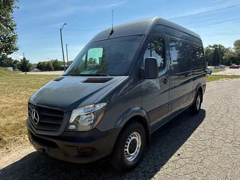 Used 2018 Mercedes-Benz Sprinter 2500 image 7