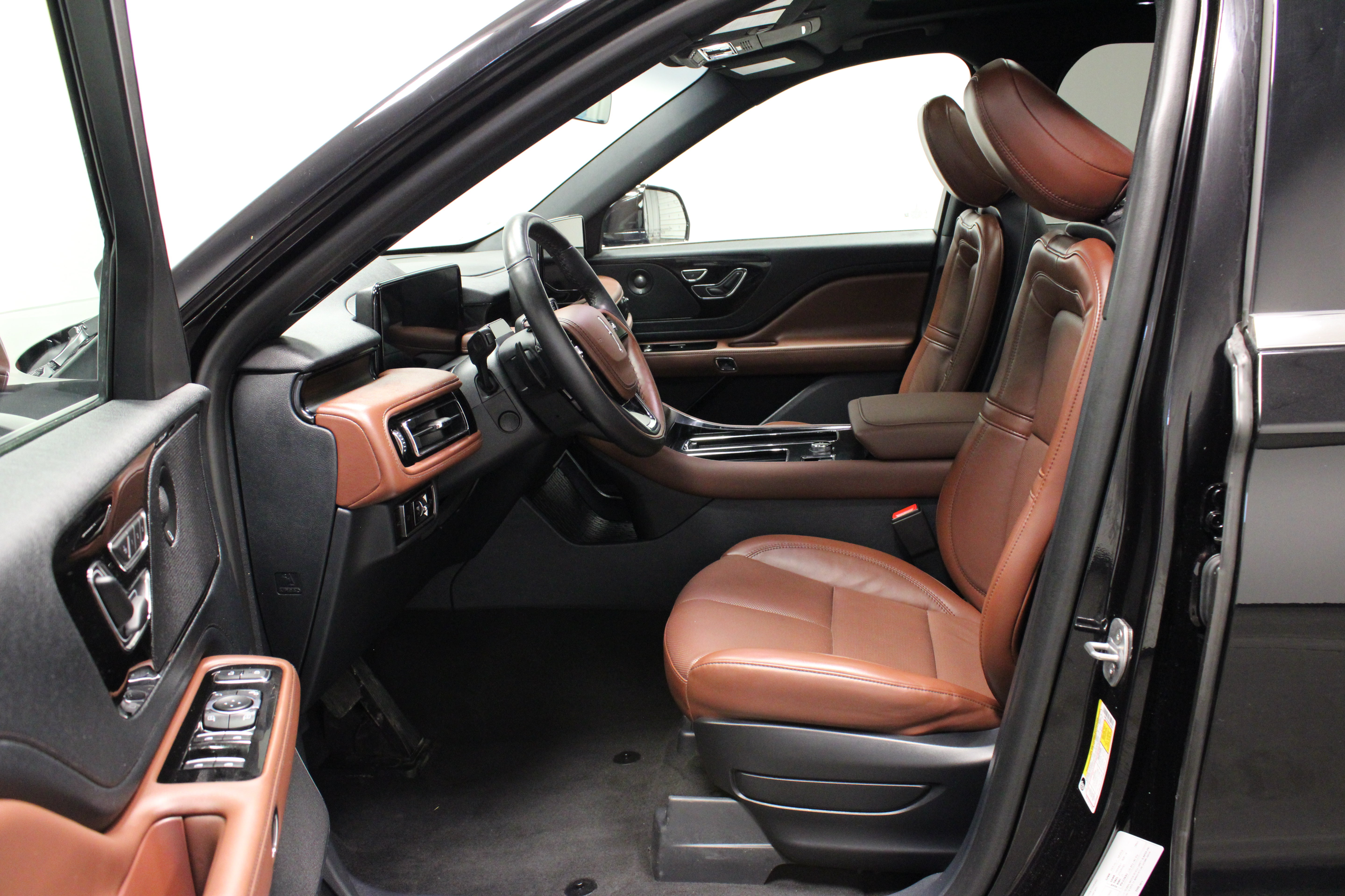 Used 2025 Lincoln Aviator Reserve AWD/4WD image 19
