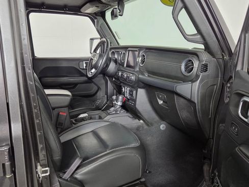 Used 2018 Jeep Wrangler Unlimited Sahara image 36