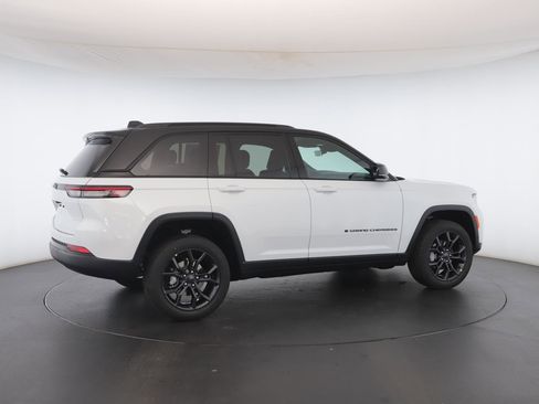 New 2025 Jeep Grand Cherokee Limited image 27