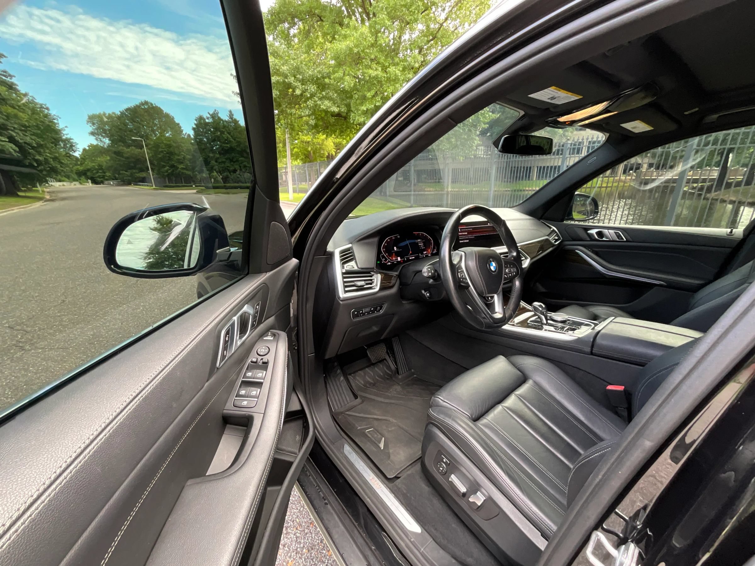 Used 2019 BMW X5 xDrive40i w/ Convenience Package AWD/4WD image 9