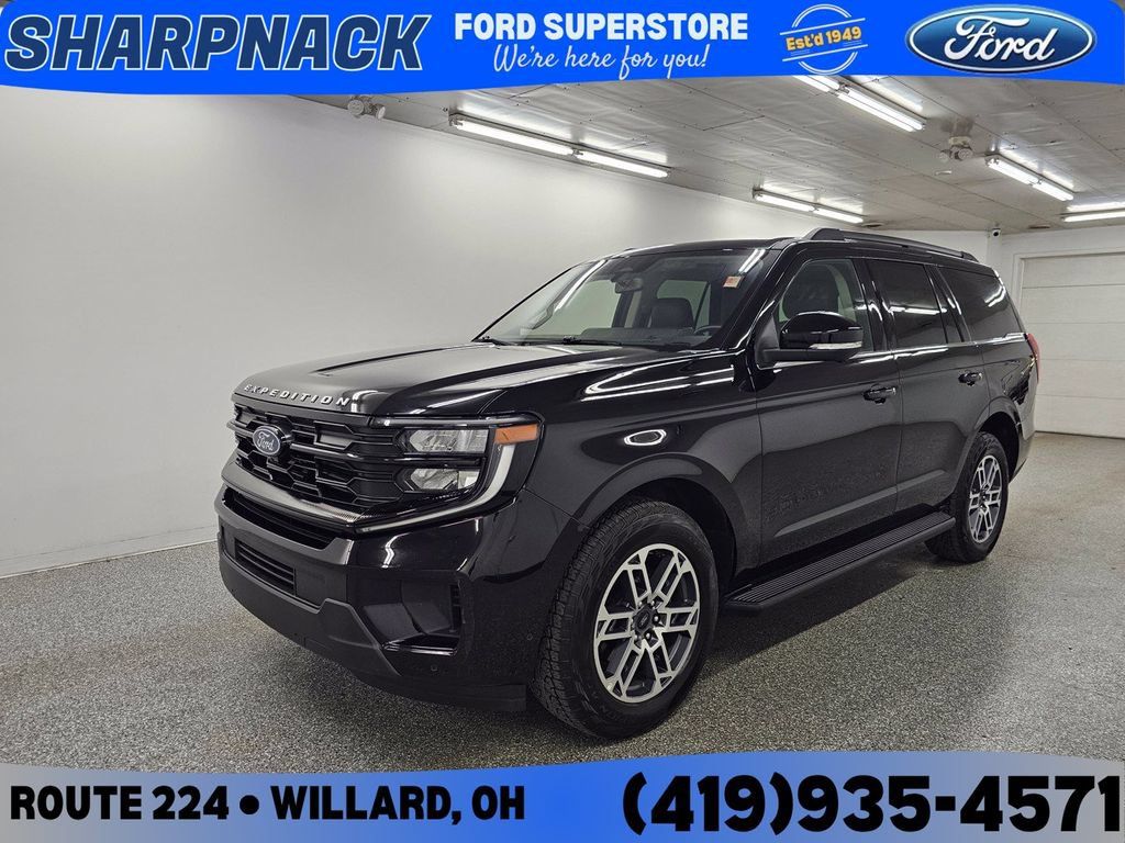 Used 2025 Ford Expedition Active AWD/4WD image 1