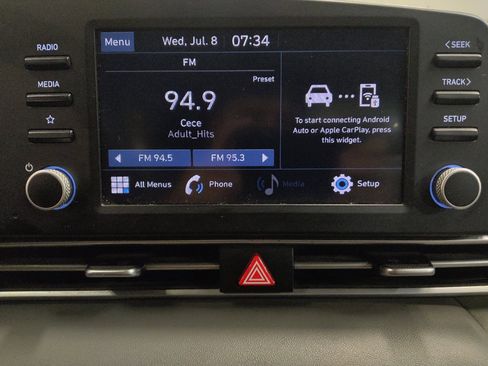 Used 2021 Hyundai Elantra SE FWD image 25