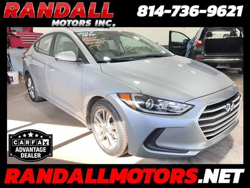 Used 2017 Hyundai Elantra SE image 1