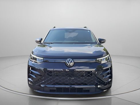 Used 2025 Volkswagen Tiguan SE R-Line AWD/4WD image 8