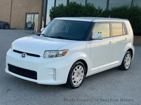 Used 2014 Scion xB FWD image 3