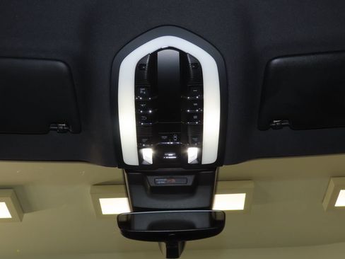 Certified 2026 Porsche Macan AWD/4WD image 31
