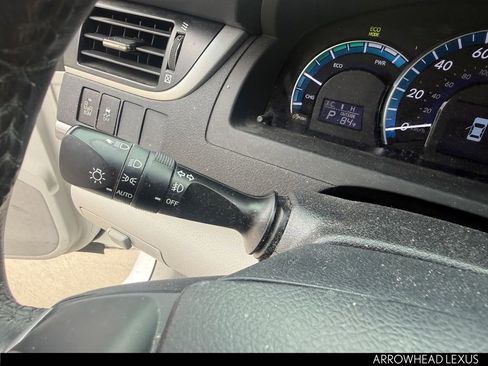 Used 2014 Toyota Camry XLE w/ Leather Package image 16