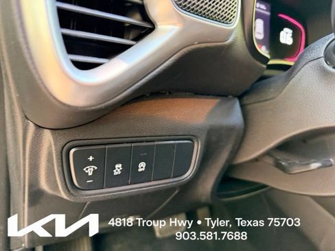 Certified 2025 Kia Soul LX w/ LX Technology Package FWD image 14