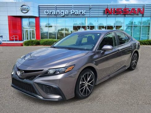 Used 2024 Toyota Camry SE FWD image 4