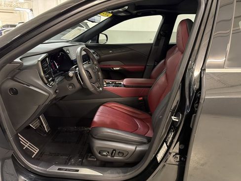 Used 2024 Lexus RX 350 F Sport w/ Convenience Package image 16