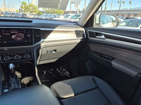 Certified 2023 Volkswagen Atlas SE w/ Black Wheel Package image 28