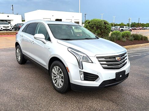 Used 2018 Cadillac XT5 Luxury w/ Driver Awareness Package image 3