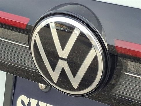 New 2026 Volkswagen Taos SE image 12