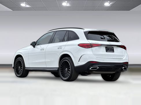 Used 2023 Mercedes-Benz GLC 300 4MATIC image 3