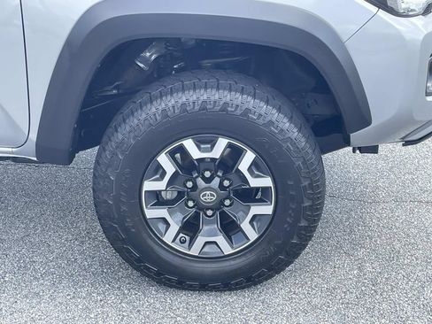 Used 2017 Toyota Tacoma TRD Off-Road AWD/4WD image 10
