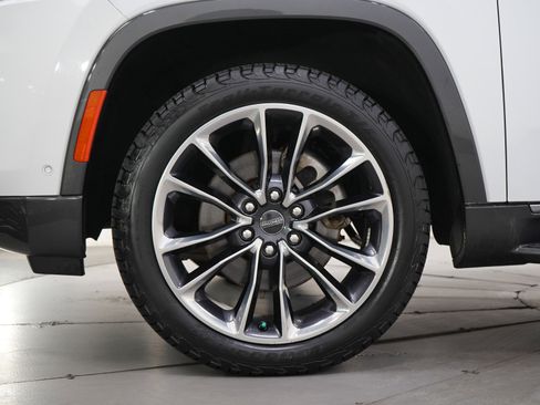 Used 2022 Jeep Wagoneer Series II w/ Premium Group I AWD/4WD image 31