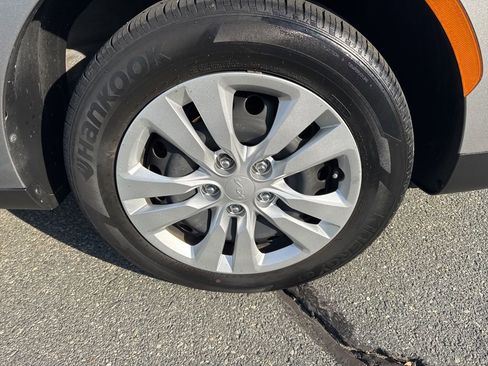 Used 2023 Kia Soul LX image 13