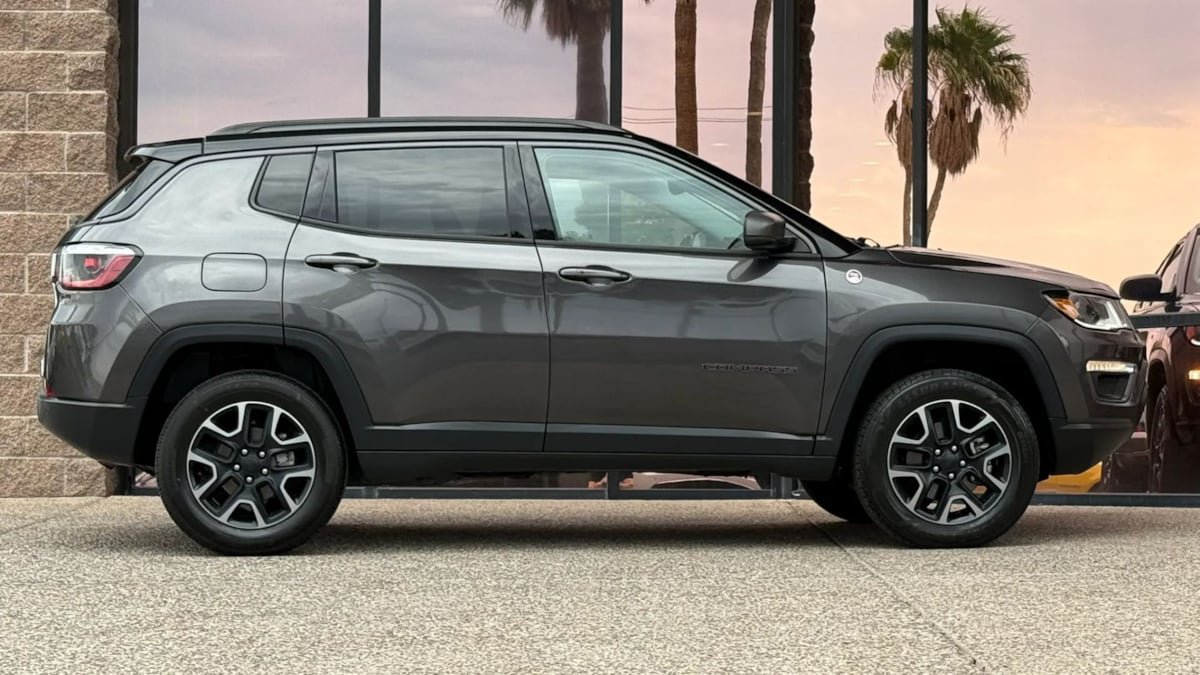 Used 2019 Jeep Compass Trailhawk w/ Leather Interior Group AWD/4WD image 15